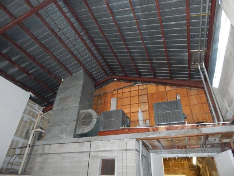 More Photos Of 327 S Fir St, Medford Warehouse For Sale