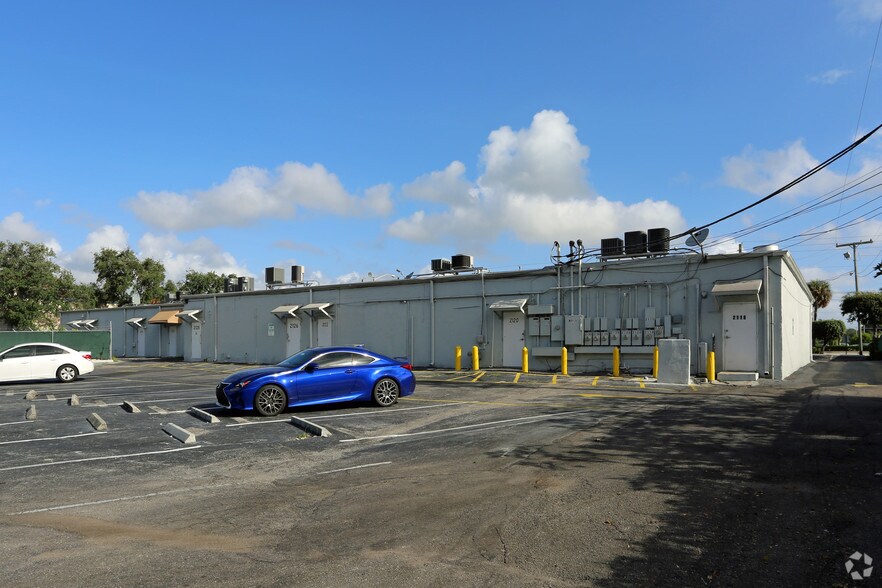 More Photos Of 2118-2138 Okeechobee Blvd, West Palm Beach Unknown For Lease