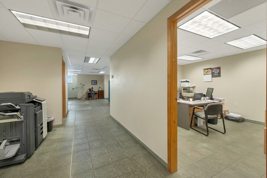 More Photos Of 1725 Suburban Dr, De Pere Manufacturing For Sale