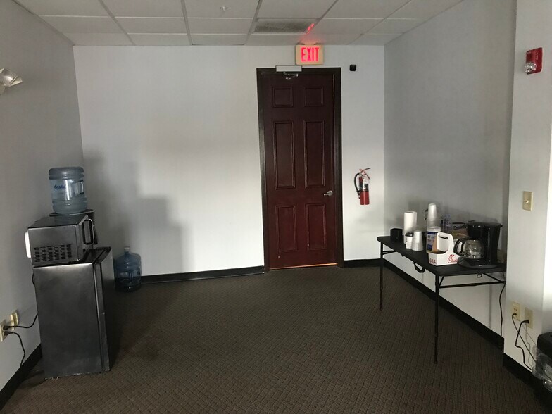 More Photos Of 2295 S Hiawassee Rd, Orlando Office For Lease