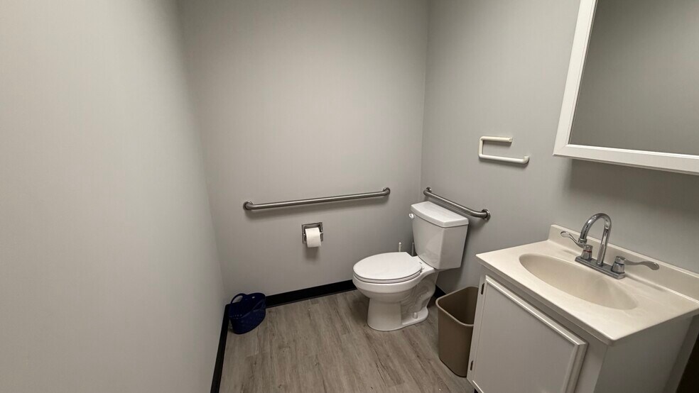 More Photos Of 2925 William Penn Hwy, Easton Office For Lease