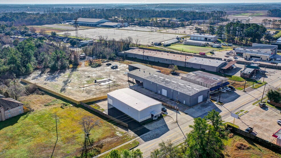 More Photos Of 1215 S Houston, Humble Warehouse For Lease