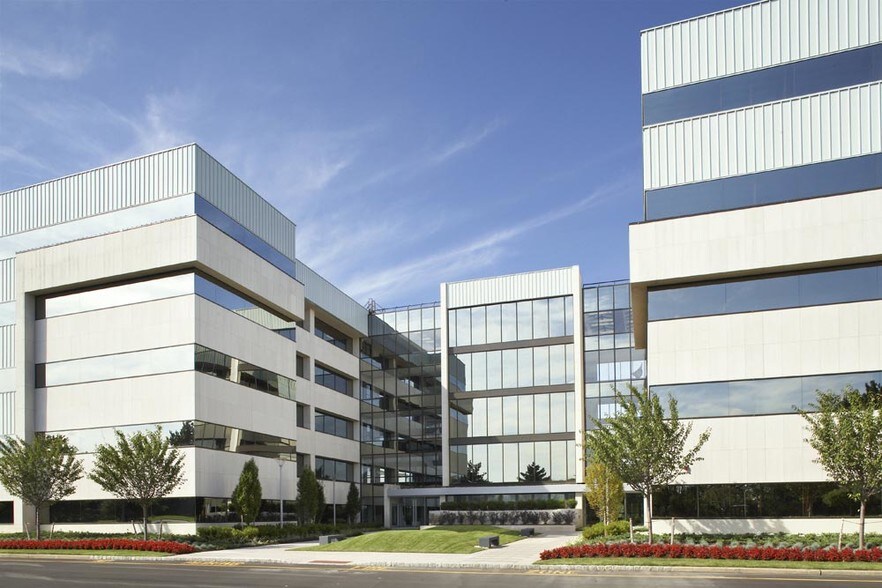 More Photos Of 125 Chubb Ave, Lyndhurst Office For Lease