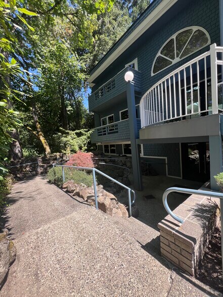 More Photos Of 545 Rainier Blvd N, Issaquah Office For Sale