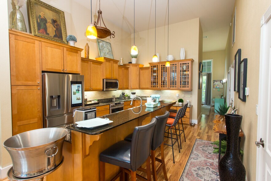 More Photos Of 45 S 9th Ave, Pensacola Office Residential For Sale