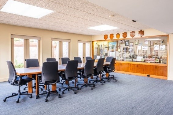 More Photos Of 766 N King St, Honolulu Office For Lease