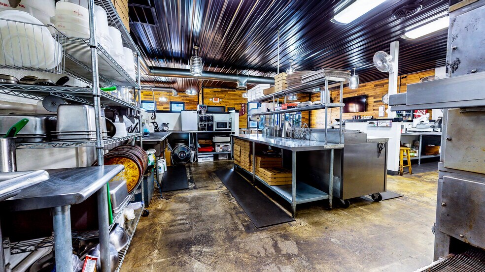 More Photos Of 1794 Harrington Memorial Rd, Mansfield Bar For Sale