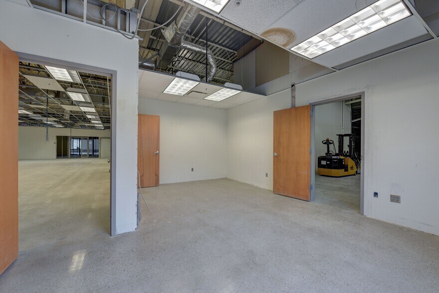 More Photos Of 1320 Taylor St, Elyria Warehouse For Lease