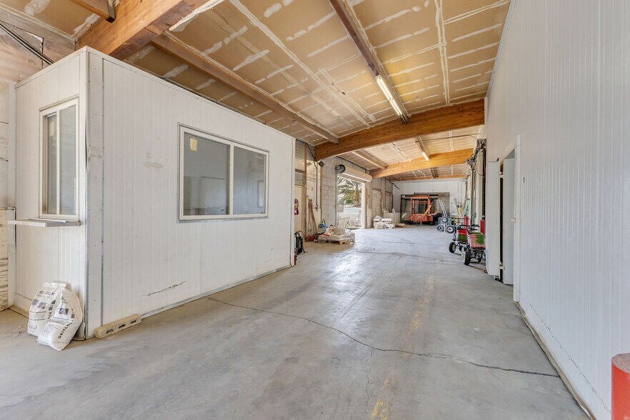 More Photos Of 81500 Industrial Pl, Indio Warehouse For Sale