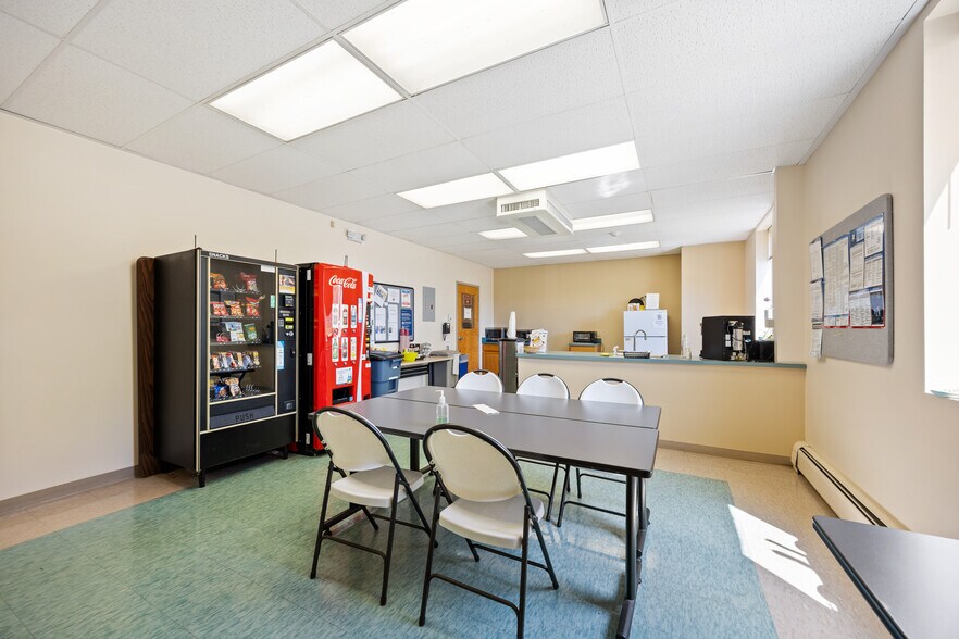 More Photos Of 19 Lunar Dr, Woodbridge Medical For Lease