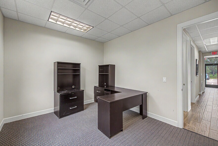 More Photos Of 633 E Fernhurst Dr, Katy Medical For Sale