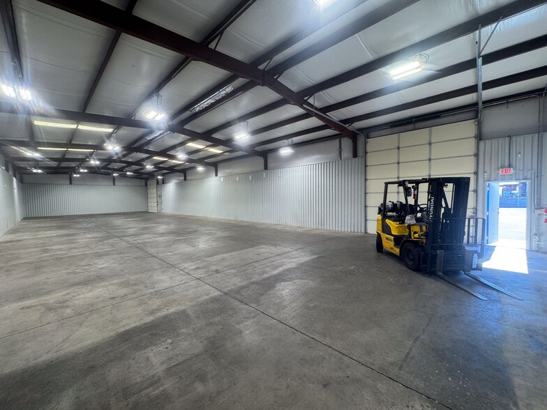 More Photos Of 3042 N Rockwell Ave, Casa Grande Manufacturing For Lease