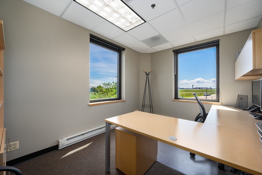 More Photos Of 10700 W Higgins Rd, Rosemont Office For Sale
