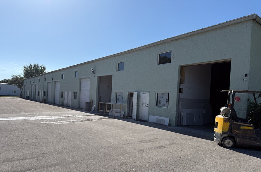 More Photos Of 1337 SW South Macedo Blvd, Port Saint Lucie Service For Lease