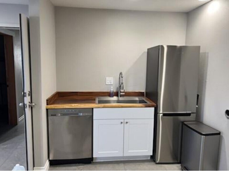 More Photos Of 1913 E 17th St, Santa Ana Office For Sale