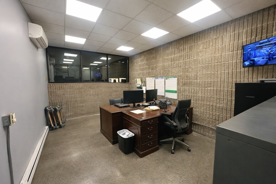 More Photos Of 436 Spencer St, Staten Island Warehouse For Lease