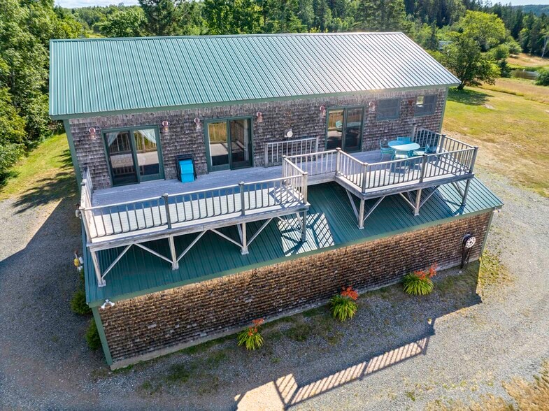 More Photos Of 54 Toll Bridge Rd, Eastport Hotel For Sale