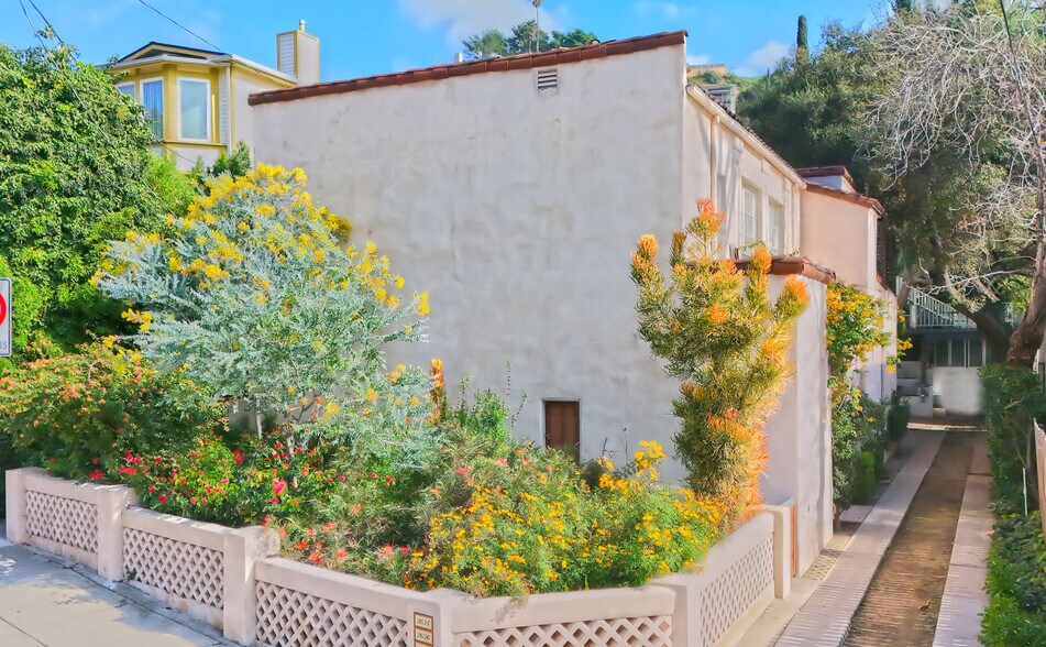 Primary Photo Of 2636 N Beachwood Dr, Los Angeles Apartments For Sale