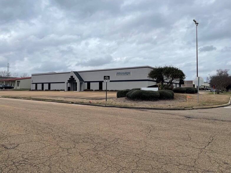 Primary Photo Of 860 Centre St, Ridgeland Office For Lease