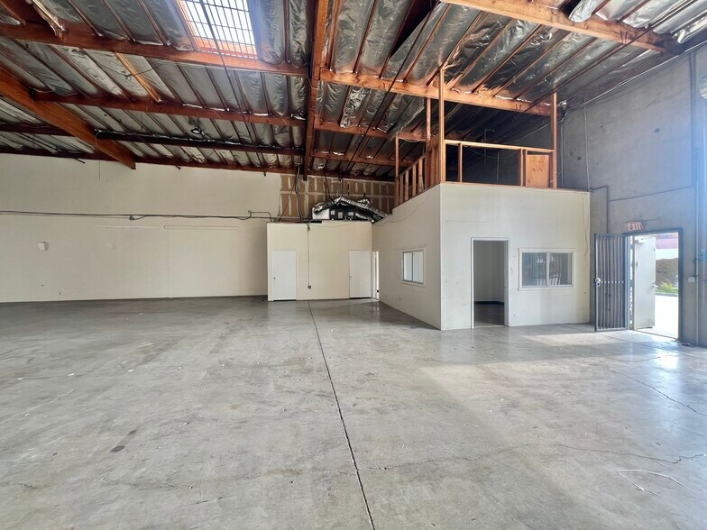 More Photos Of 4455-4487 Rowland Ave, El Monte Warehouse For Lease