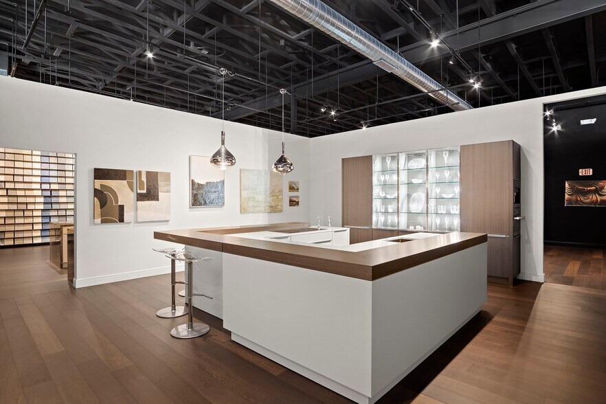 More Photos Of 47 Newbury St, Peabody Freestanding For Lease