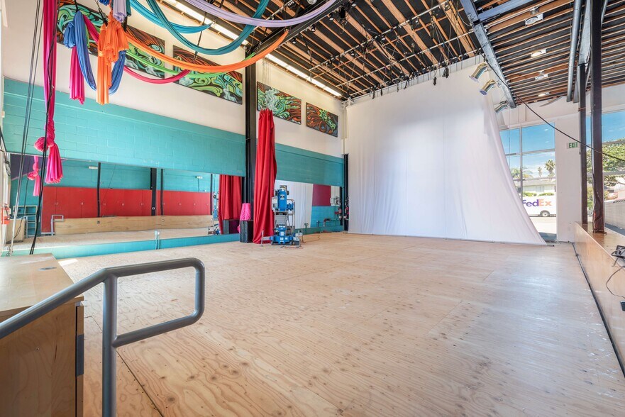 More Photos Of 512 N Pacific Coast Hwy, Redondo Beach Freestanding For Sale