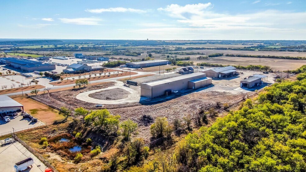 More Photos Of 520 Tradeway Dr, Mineral Wells Warehouse For Sale