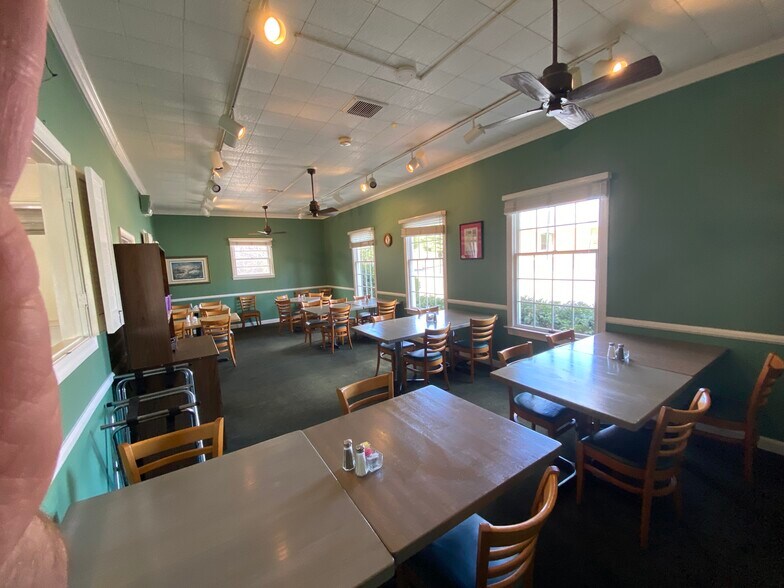 More Photos Of 74 Rowe Rd, Staunton Restaurant For Sale
