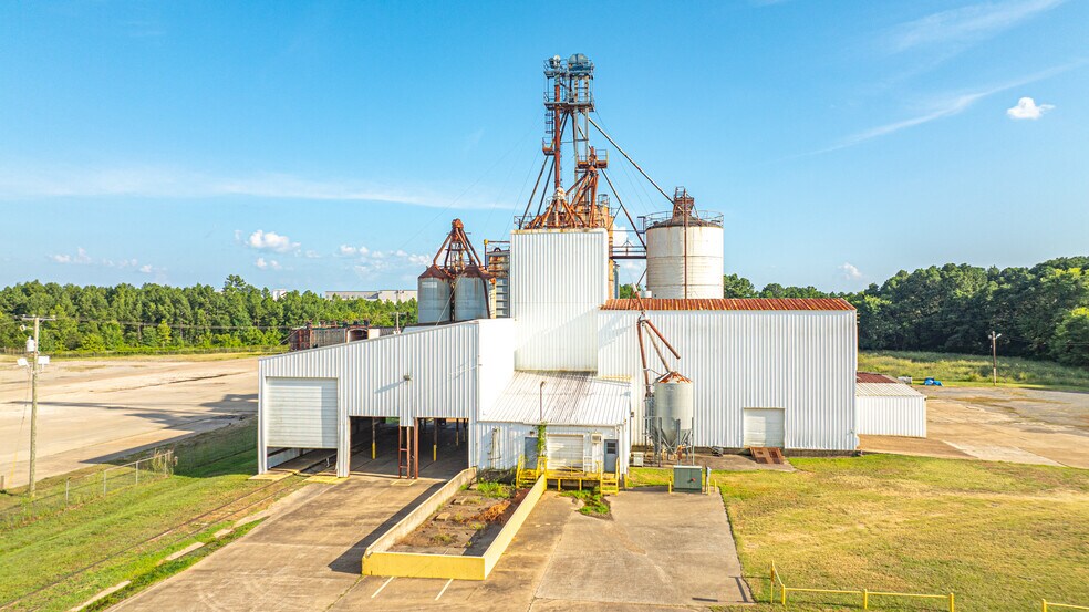 More Photos Of 220 Progress Blvd, Longview Warehouse For Sale