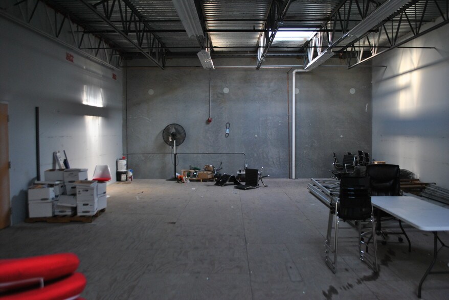 More Photos Of 4420 N Orange Blossom Trl, Orlando Warehouse For Sale