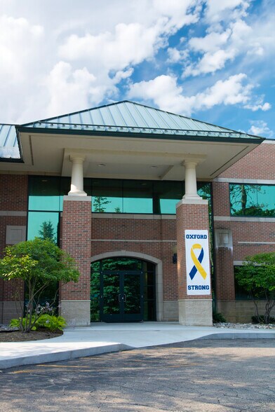 More Photos Of 8031 Ortonville Rd, Clarkston Office For Lease