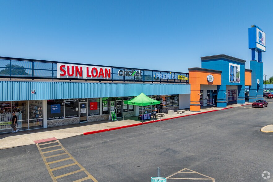 More Photos Of 2905-3025 West Ave, San Antonio Storefront For Lease