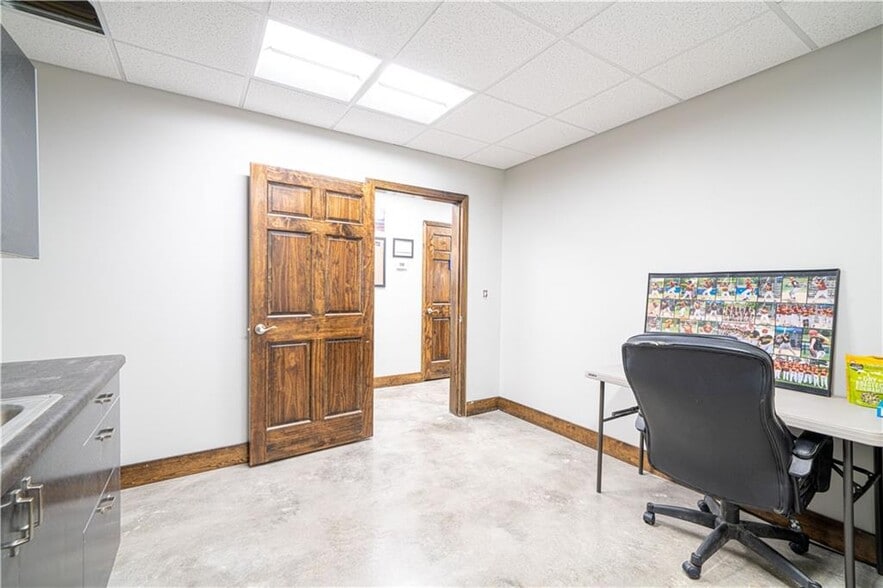 More Photos Of 1704 Center St, Saint Joseph Warehouse For Sale