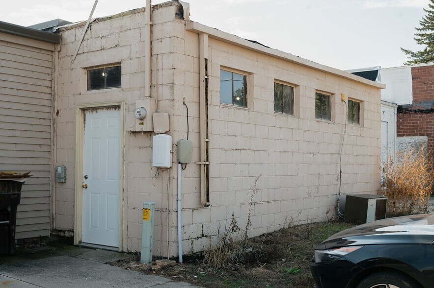 More Photos Of 435 Main St E, Trimont Flex For Sale