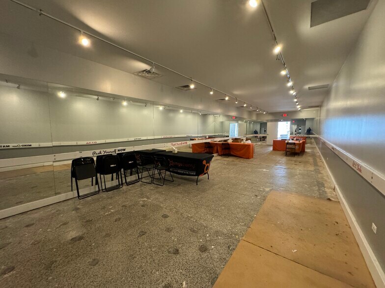More Photos Of 1040-1044 Lake St, Oak Park Storefront Retail Office For Lease
