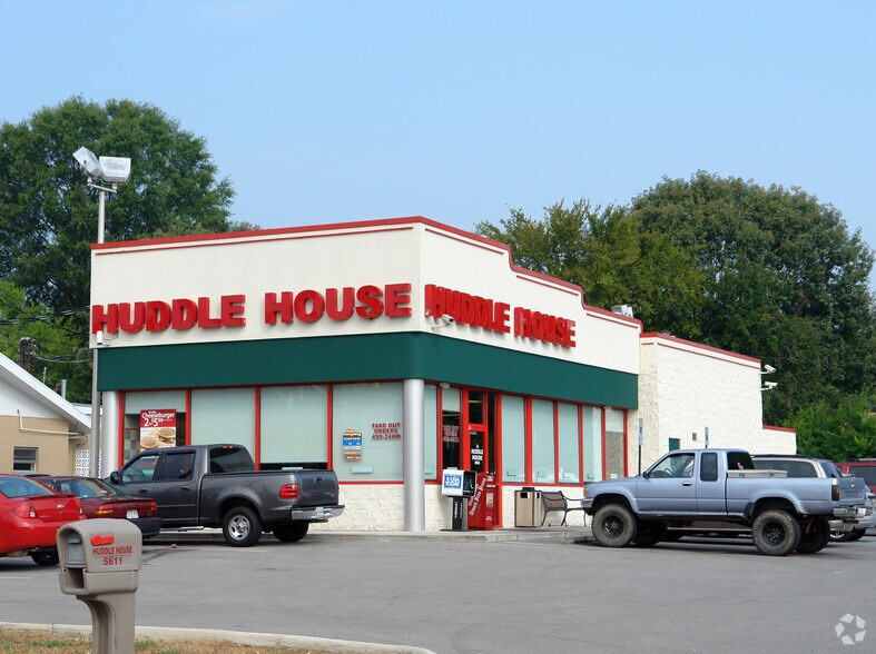 Primary Photo Of 5611 Brainerd Rd, Chattanooga Restaurant For Sale