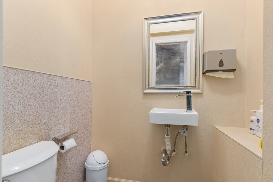 More Photos Of 509 E 13th Ave, Eugene Office For Sale