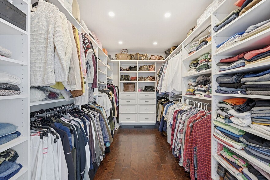 More Photos Of 443 Walnut St, Sewickley Flex For Sale