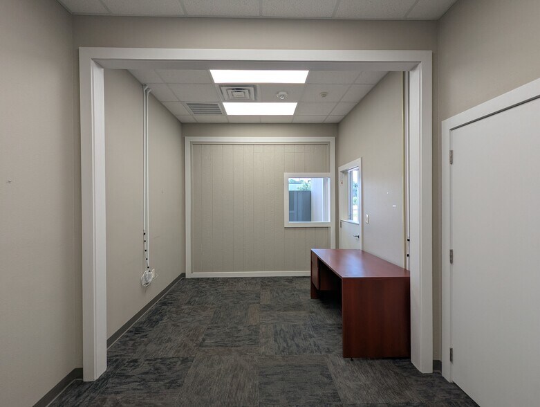 More Photos Of 6115 Muela Creek Dr, Beaumont Office For Lease