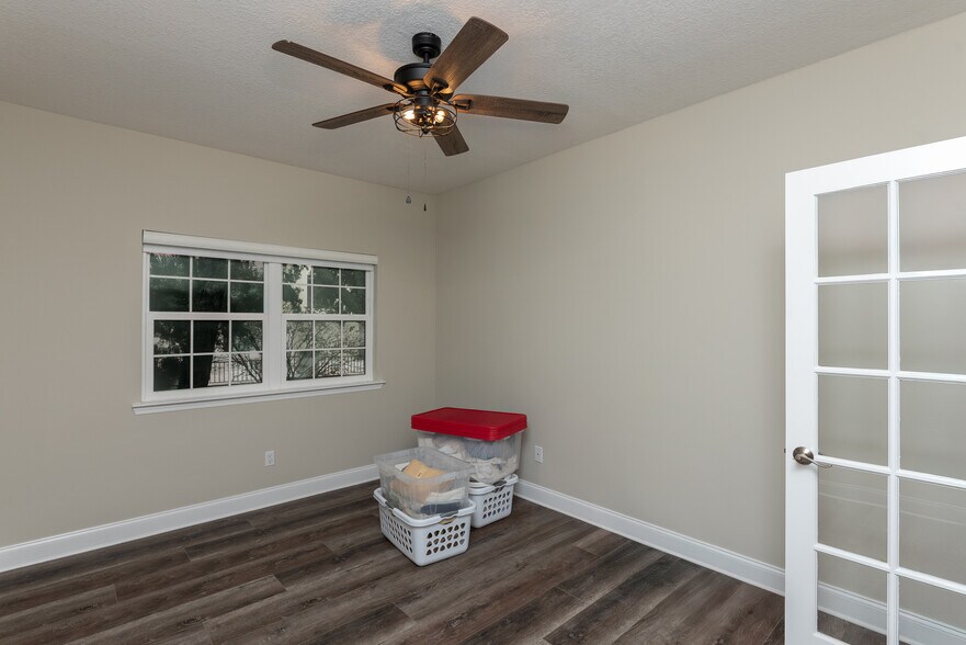 More Photos Of 77-87 Bay Bridge Dr, Gulf Breeze Office For Sale