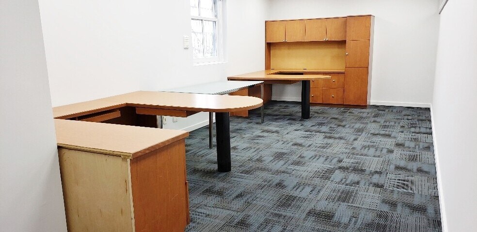 More Photos Of 2409-2411 41st Ave, Long Island City Office For Lease