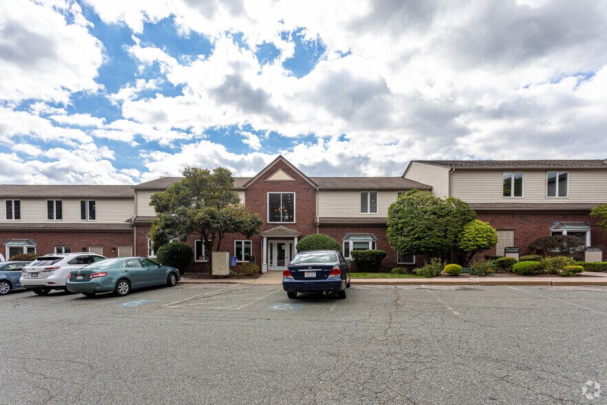 More Photos Of 409 Pond St, Braintree Office For Lease