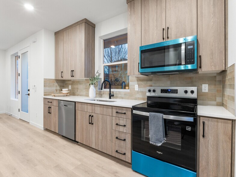 More Photos Of 8330 N Bank St, Portland Apartments For Sale