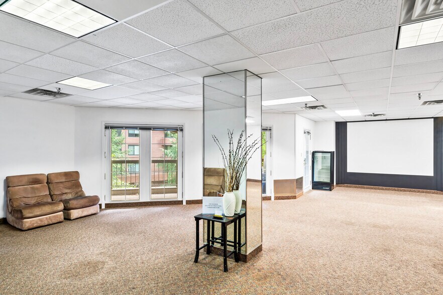 More Photos Of 4600 N Park Ave, Chevy Chase Medical For Sale