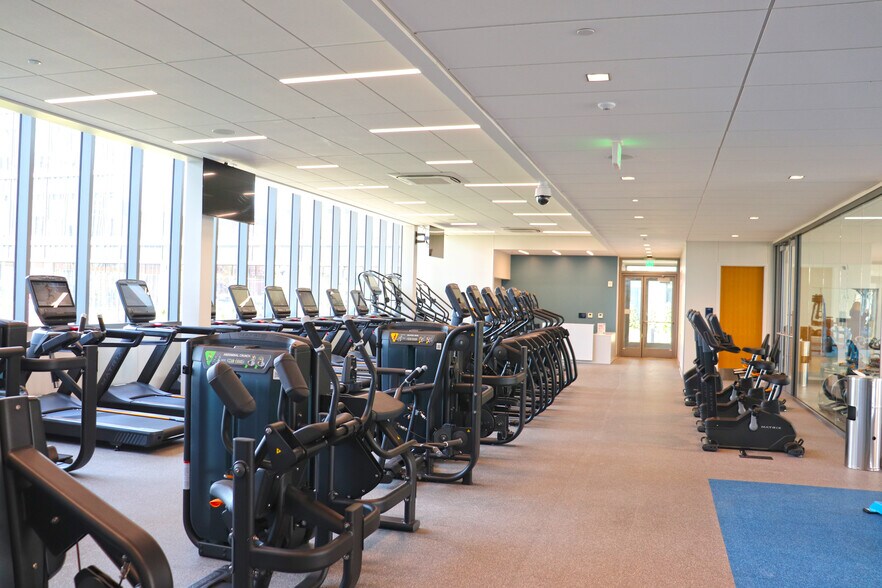 More Photos Of 8001 Forsyth Blvd, Saint Louis Office For Lease