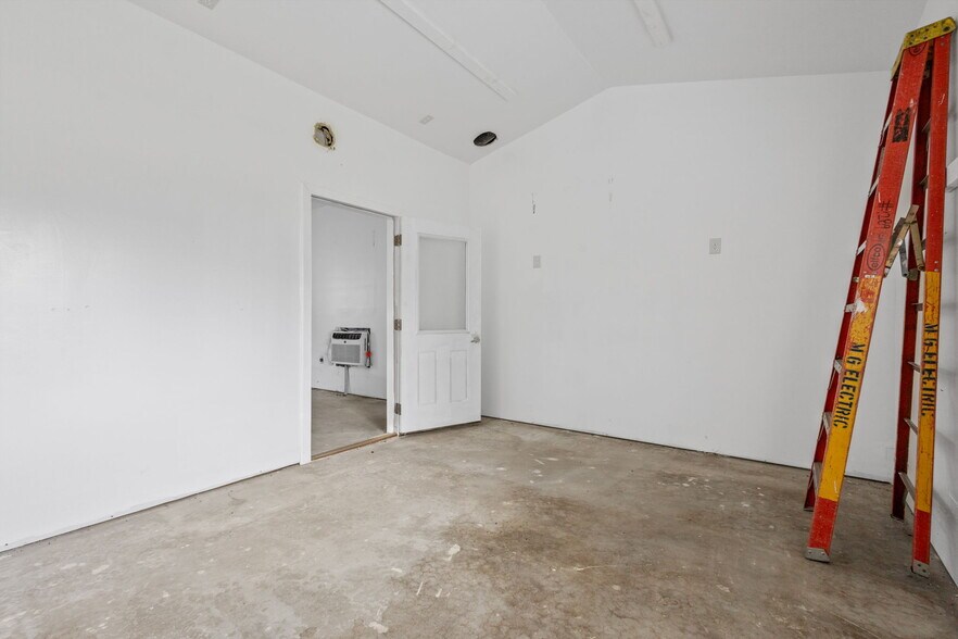 More Photos Of 2507 E 1100 N, Demotte Apartments For Sale