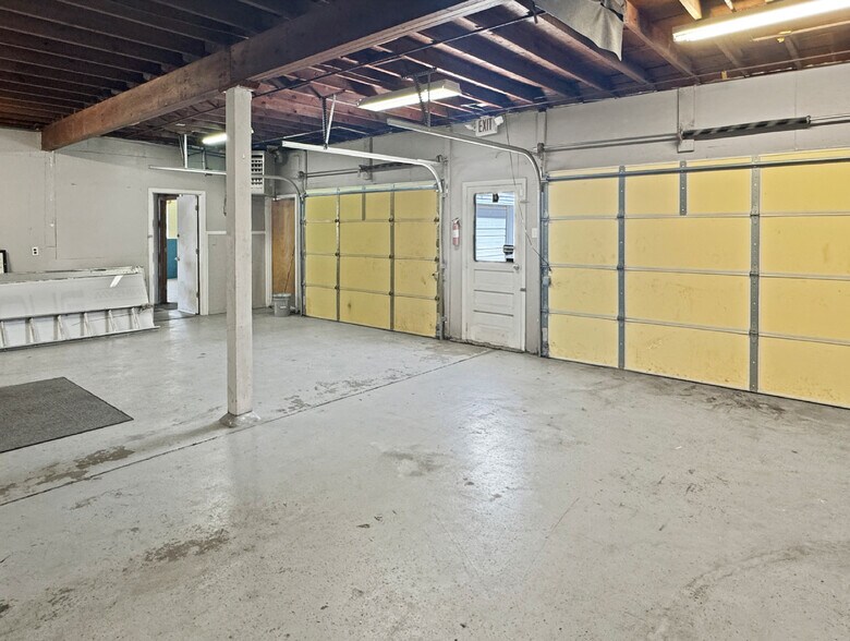 More Photos Of 129 E 5th St, Washington Showroom For Sale