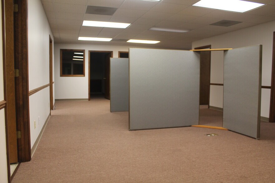 More Photos Of 1001 E Main St, Carbondale Office For Sale