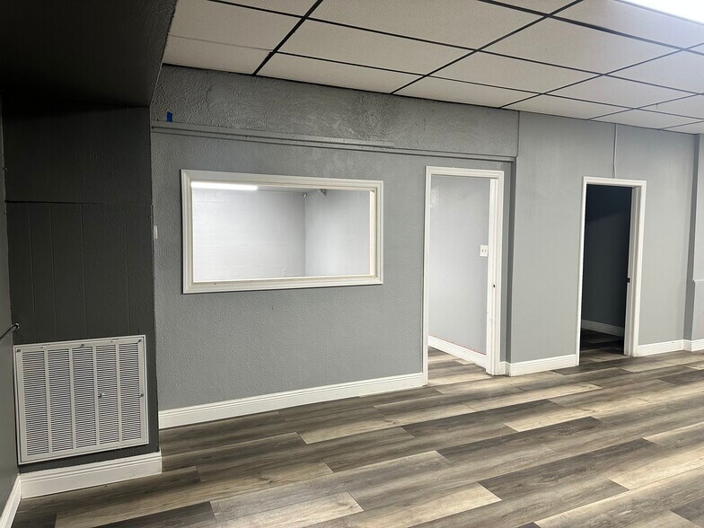 More Photos Of 6514-6516 N 40th St, Tampa Storefront Retail Office For Sale