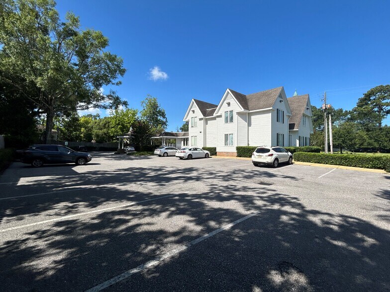 More Photos Of 1835 Old Shell Rd, Mobile Medical For Sale